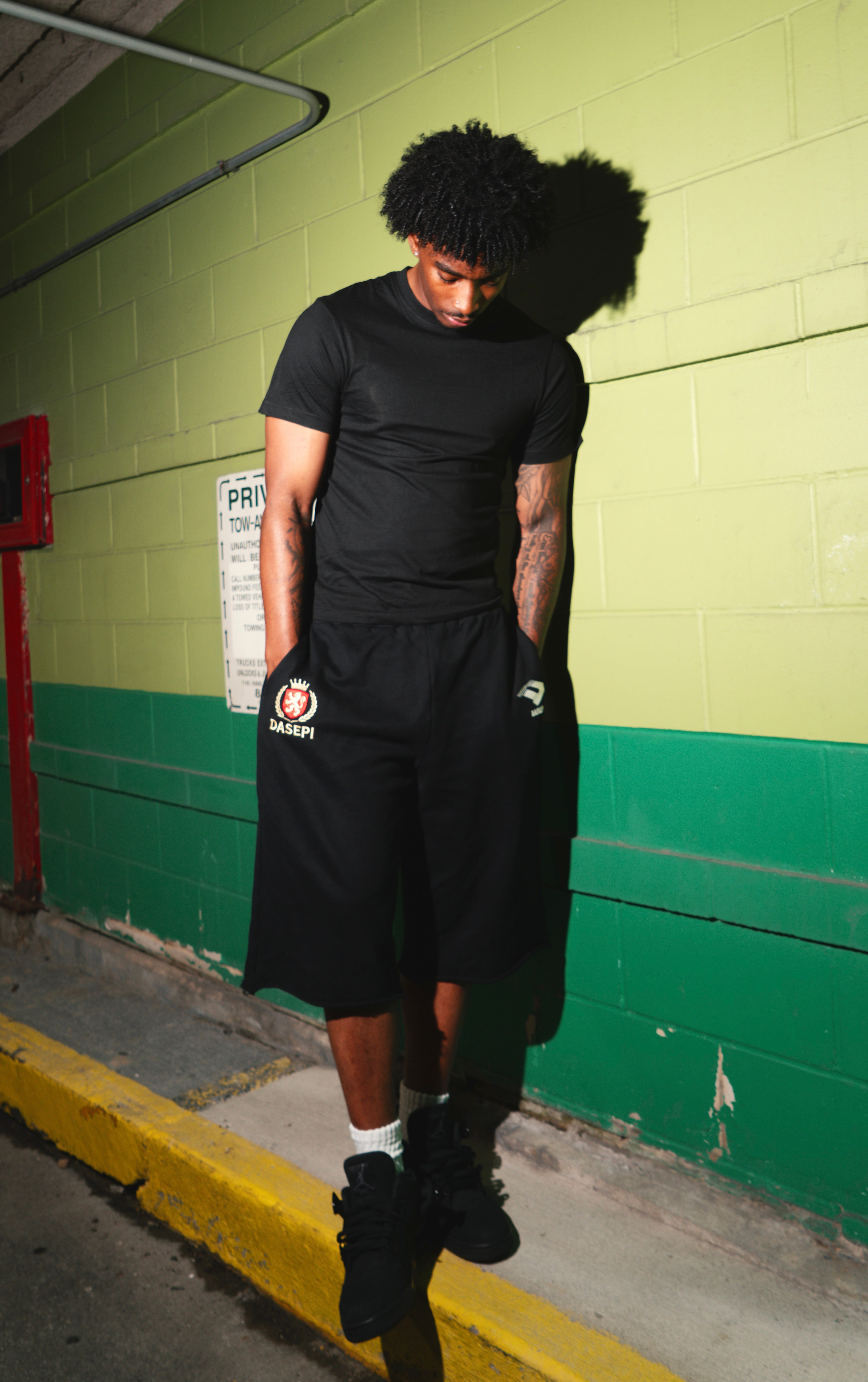 BLACK CROWN CLUB 3/4 SWEAT SHORTS